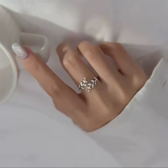 Jewelry - Elegant 925 Sterling Silver Leaf Ring. 🌿 Wedding Ring